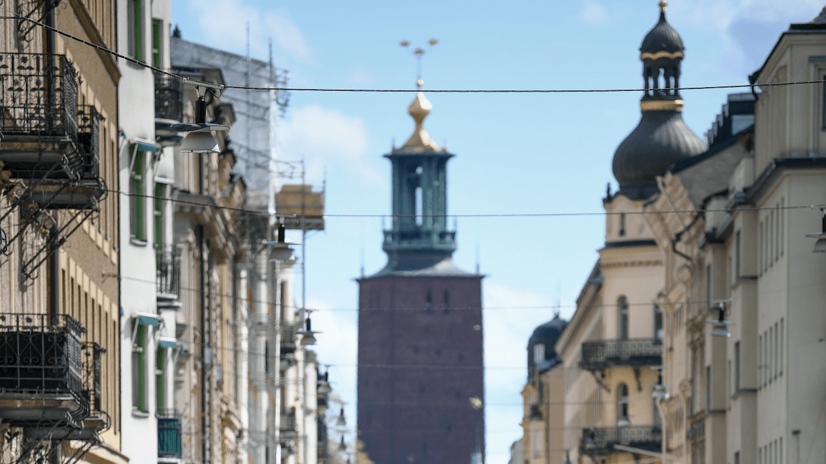 Stockholm tappar invånare i snabbare takt än väntat. Enligt SCB siffror, sammanställda av Newsworthy, hade Stockholms län negativt flyttnetto under årets första kvartal 2025.