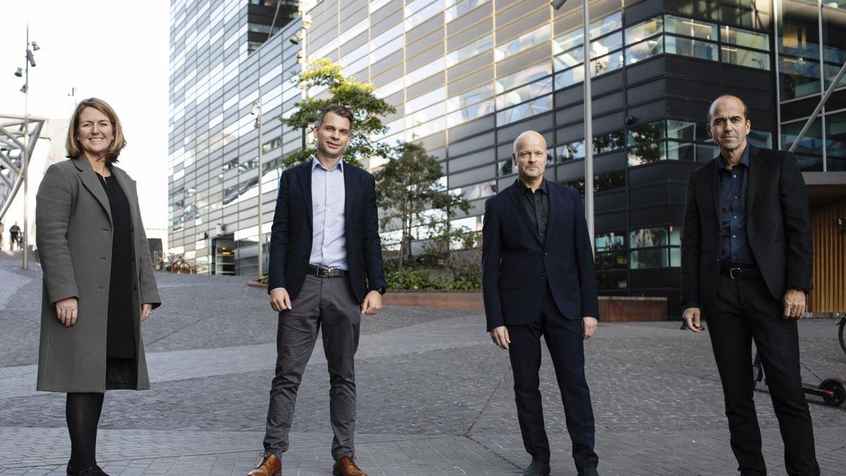 Sweco Norges vd Grete Aspelund och divisionschef för bygg Rasmus Nord tillsammans med TAG-grundarna Morten Longum och Lars Eirik Ulseth. (Foto: TAG Arkitekter)