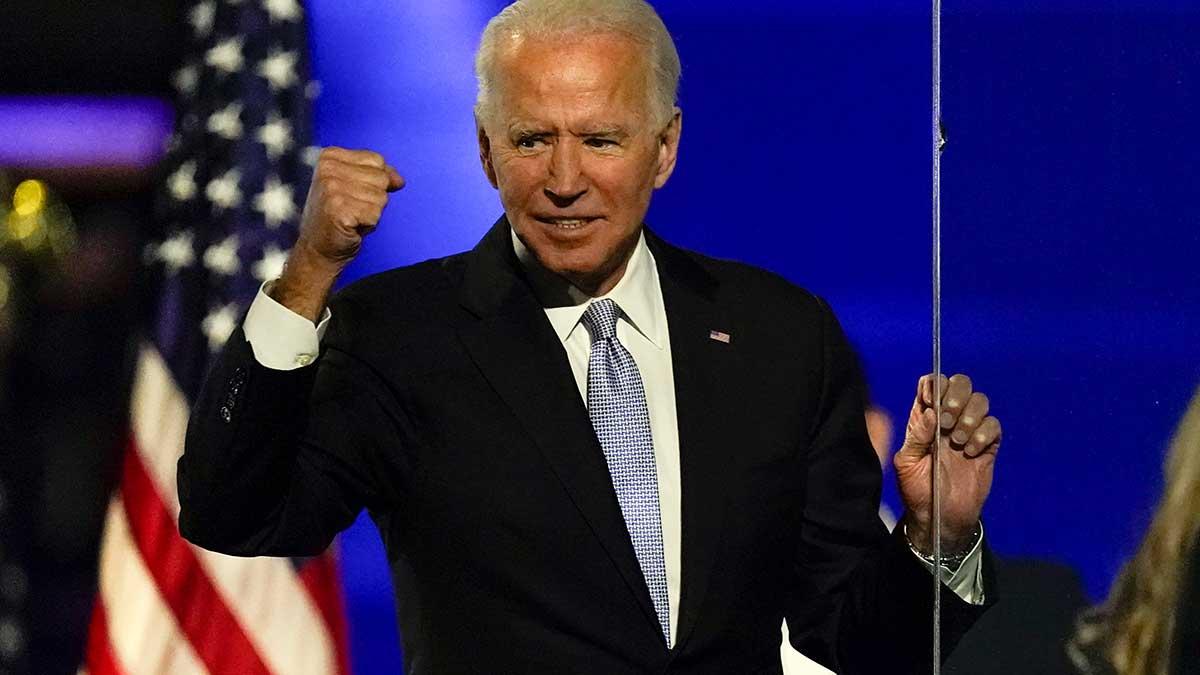 Joe Biden lovade i sitt segertal i natt att han ska göra allt i sin makt "för att vända pandemins utveckling". (Foto: TT)