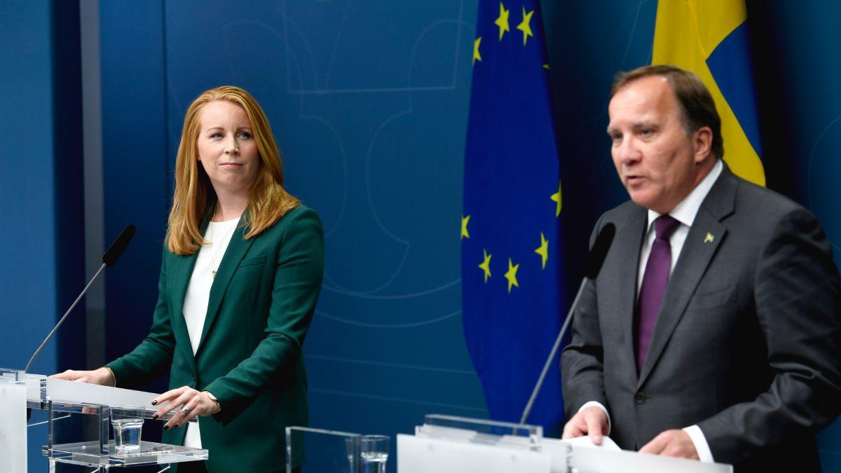 ”Det är ett nattsvart mörker för många företag, kunderna försvinner och kassorna minskar”, säger Annie Lööf, Centerpartiets partiledare. (Foto: TT)