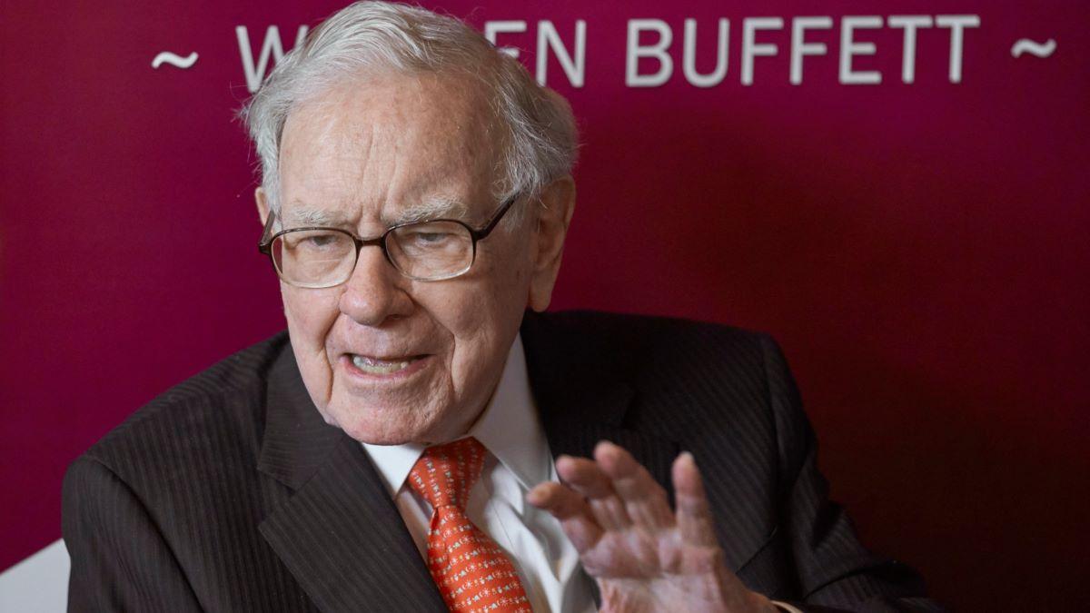 Under det tredje kvartalet har Warren Buffett storköpt aktier i läkemedelsbolag, för ett värde av 5,7 miljarder dollar. (Foto: TT)