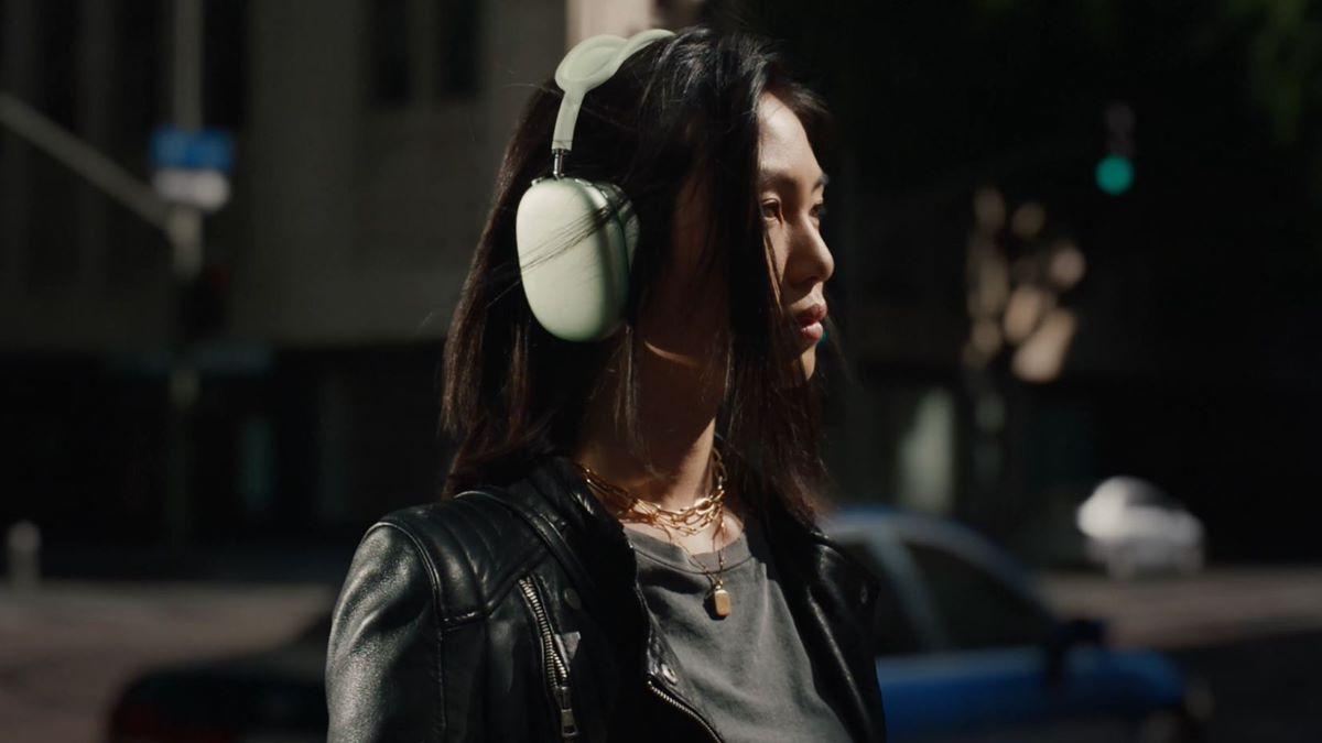 Apples nya öronomslutande flaggskeppshörlurar levererar en stark och bred ljudbild. (Foto: Apple)