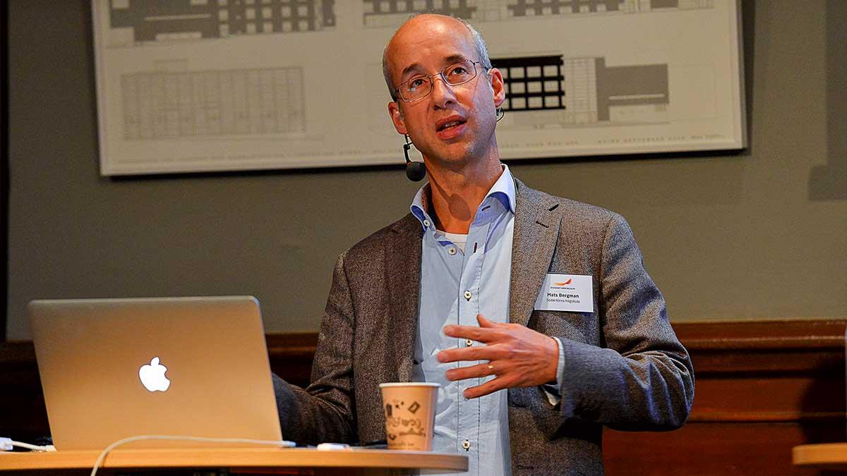 "Det kan alltså vara så att svensk ekonomi rentutav hade utvecklats bättre om vi hade haft fler restriktioner", säger Mats Bergman, ekonomiprofessor vid Södertörns högskola. (Foto: TT)