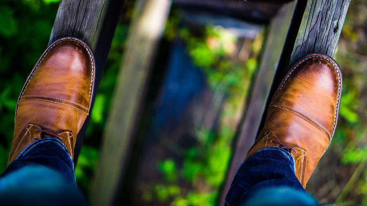 Det gäller att stå kvar även när det är ostadigt, om man ska tro på vinnaraktien Amazon bland annat. (Foto: Dalton Toucberry / Unsplash)