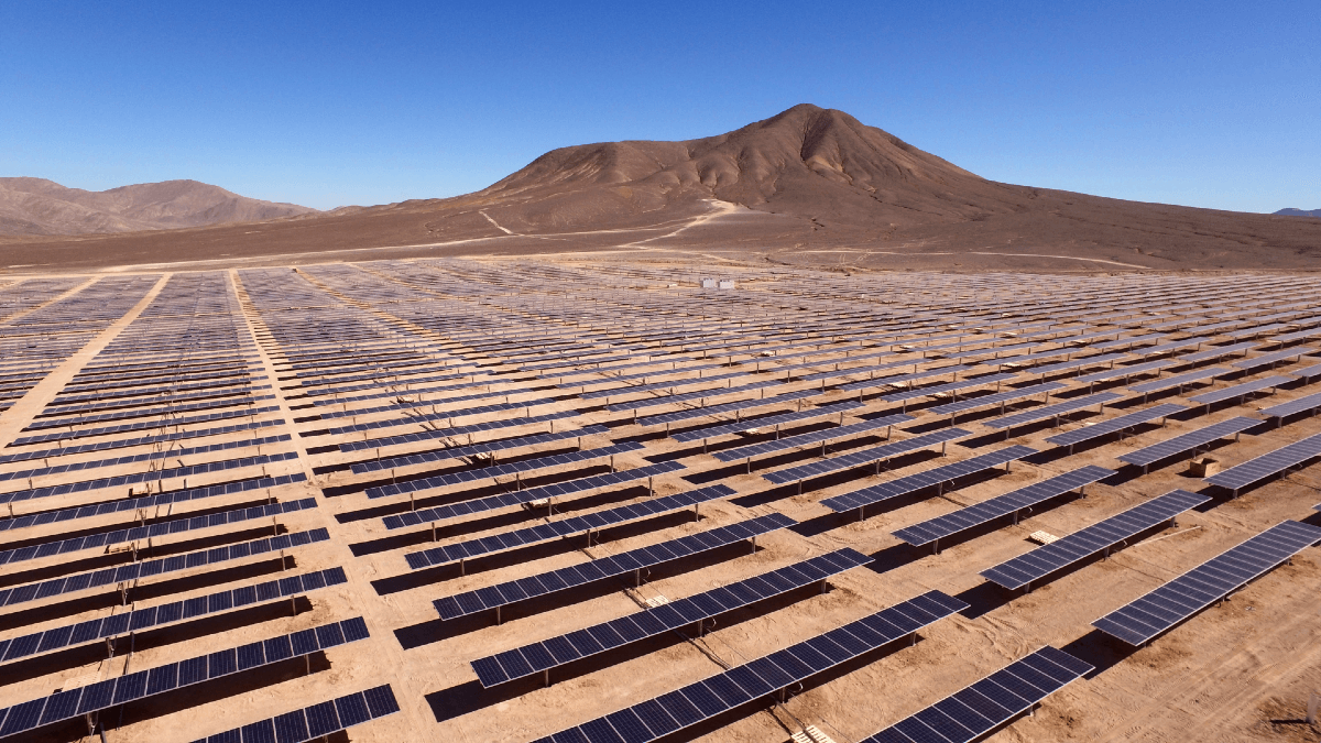 Enligt en ny rapport från Wood Mackenzie kan solenergi komma att bli den billigaste energiresursen i över 17 länder redan inom ett årtionde. (Foto: Unsplash)