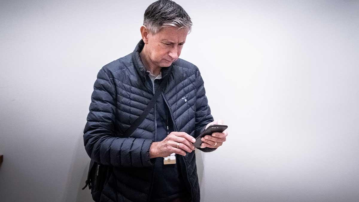 De uteblivna beskeden från Astra Zeneca oroar vaccinsamordnare Richard Bergström. (Foto: TT)