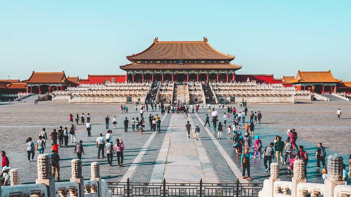 Kina växer snabbt ekonomiskt och kör snart om USA. (Foto: Ling Tang/Unsplash)