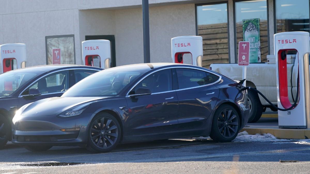 Blink Charging som äger och driver laddningsstationer har rusat på börsen. I vissa aspekter är bolagets värdering till och med mer upptrissad än Teslas. (Foto: TT)