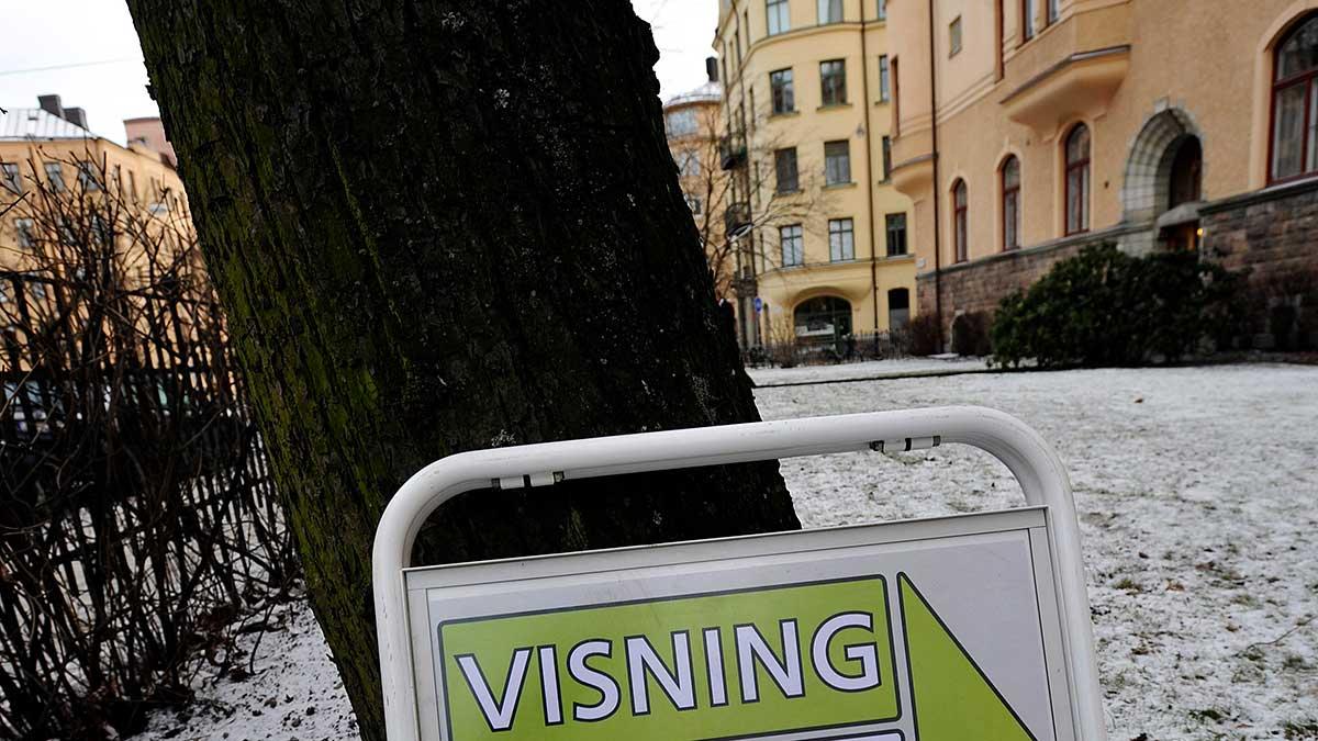"Den starka trenden i Boprisindikatorn håller i sig och två av tre hushåll tror nu på fortsatt stigande priser", konstaterar SEB:s privatekonom Jens Magnusson. (Foto: TT)