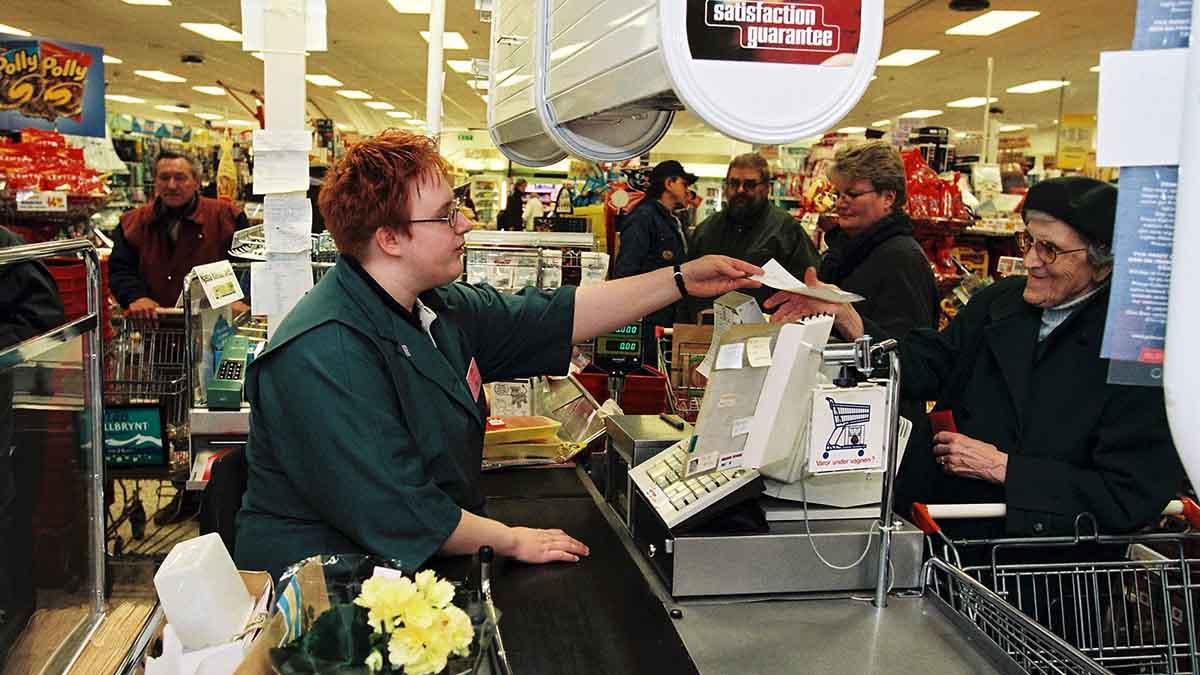 Konsumentpriserna steg i april men toppen för den svenska inflationen tros vara nådd