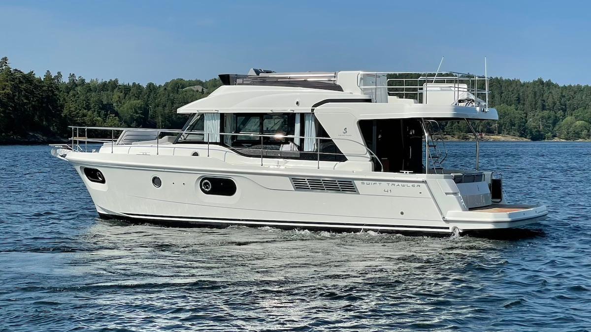 Swift Trawler från babord