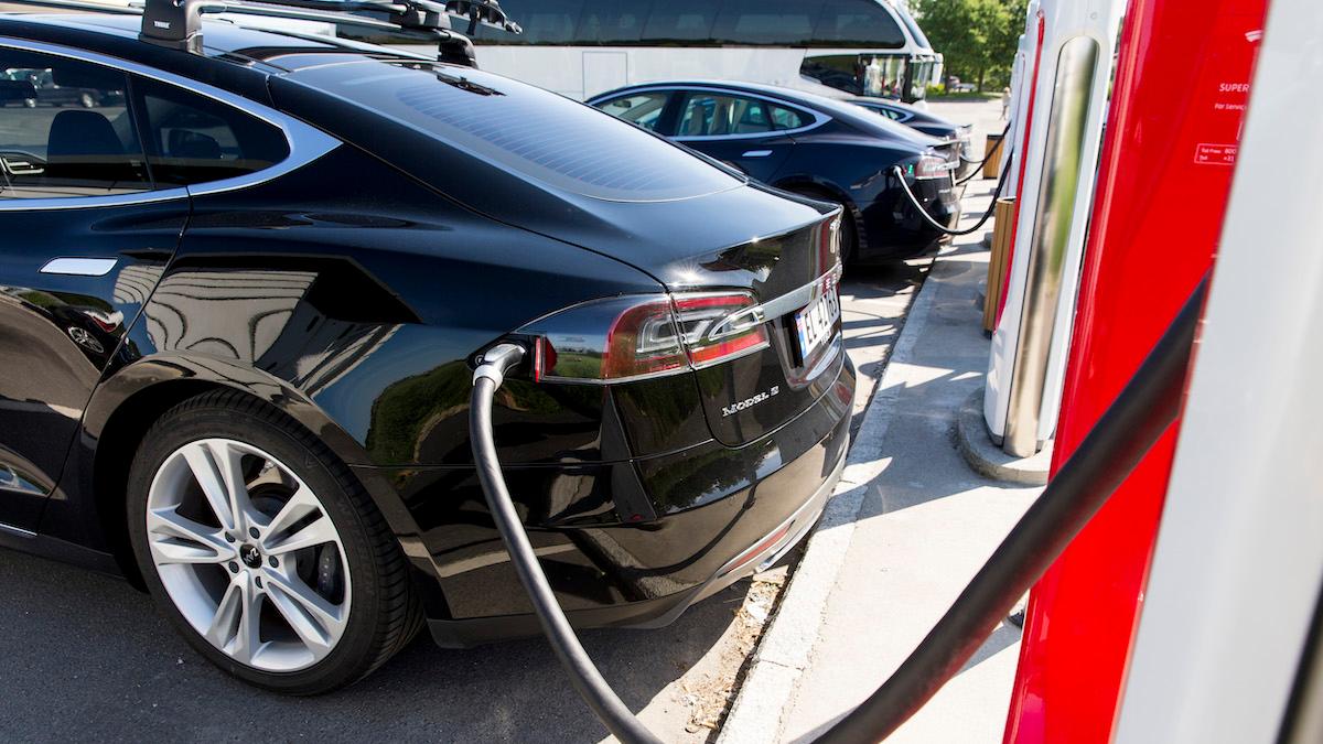 Tesla laddar