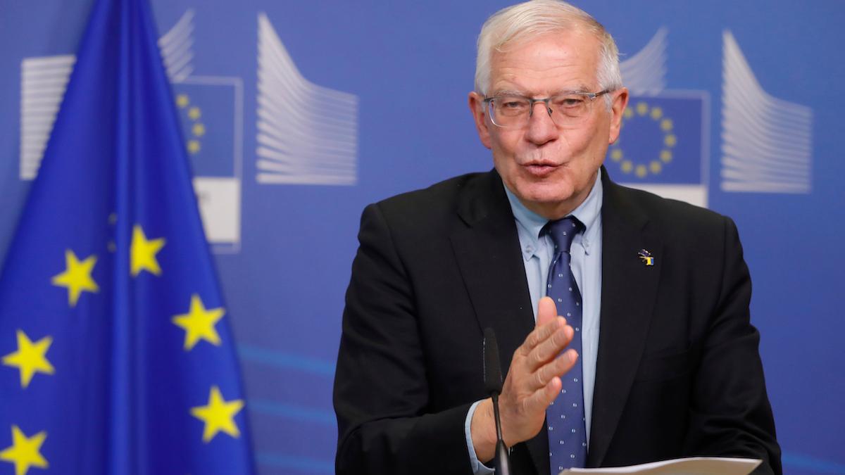 EU:s säkerhetschef Josep Borrell meddelade på söndagen att europeiska stridsflygplan var på väg till Ukraina, men på måndagen var han tvungen att ta tillbaka sitt uttalande