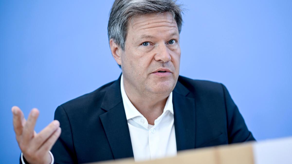 Tysklands ekonomi- och klimatminister Robert Habeck har tvingats förlänga användningen av kol för att säkra landets tillgång till gas till vintern