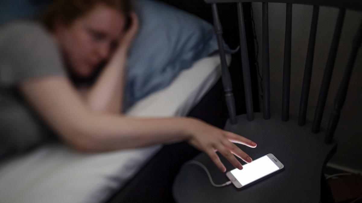 I Sverige hade 42 procent av alla mellan 16 och 84 år sömnbesvär år 2020, om du vaknar för tidigt är ett tips att inte kolla på klockan, det kan öka din stress och därmed dina sömnproblem