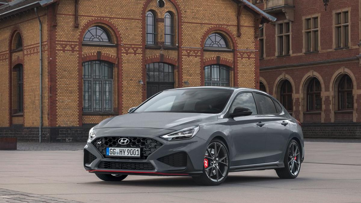Hyundai i30 Fastback N snett framifrån