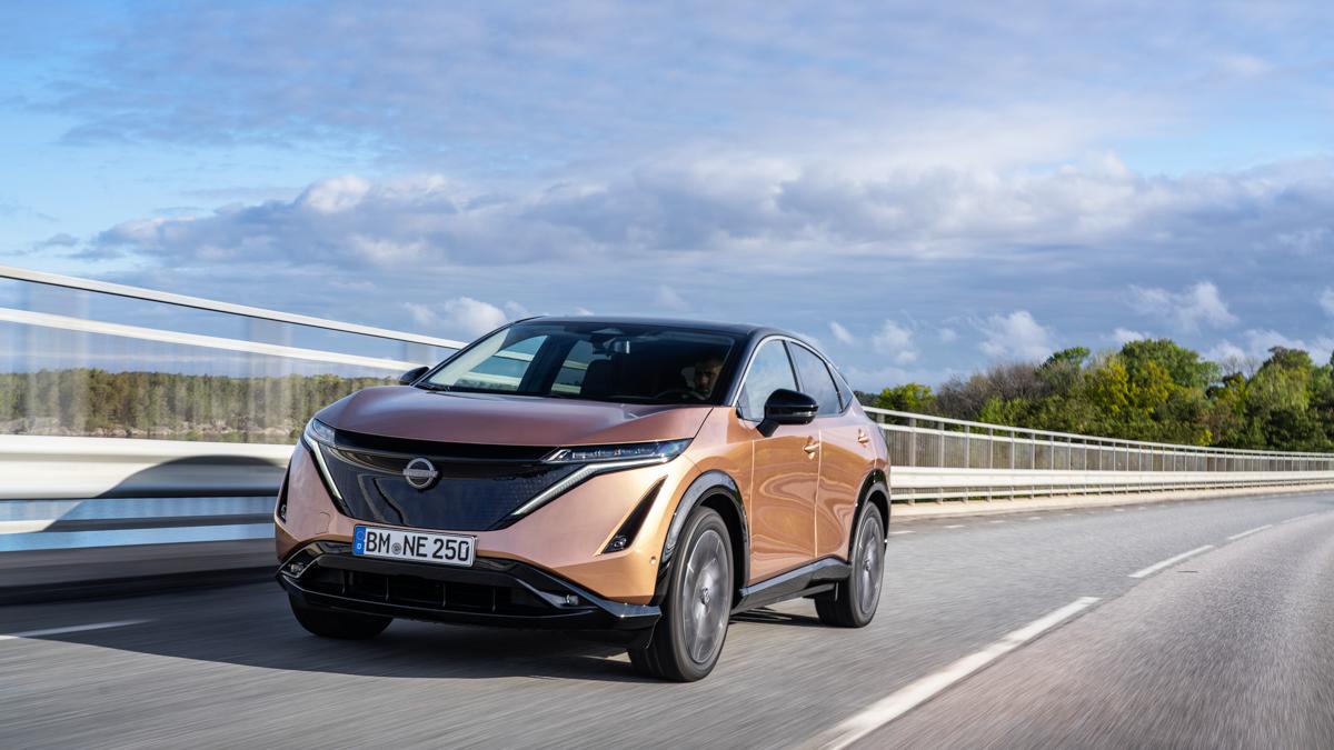 Nya Nissan Ariya på landsvägen