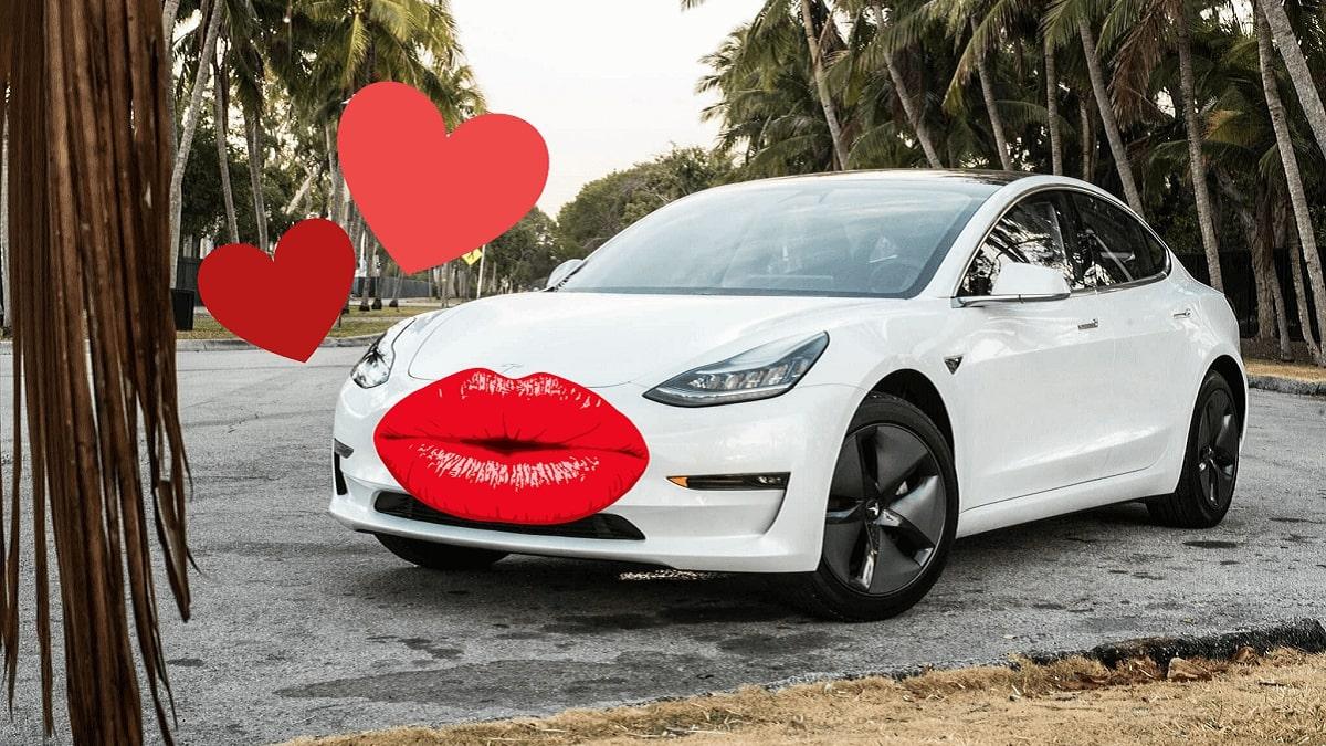 tesla dating score, model 3 med pussmun och hjärtan omslagsbild