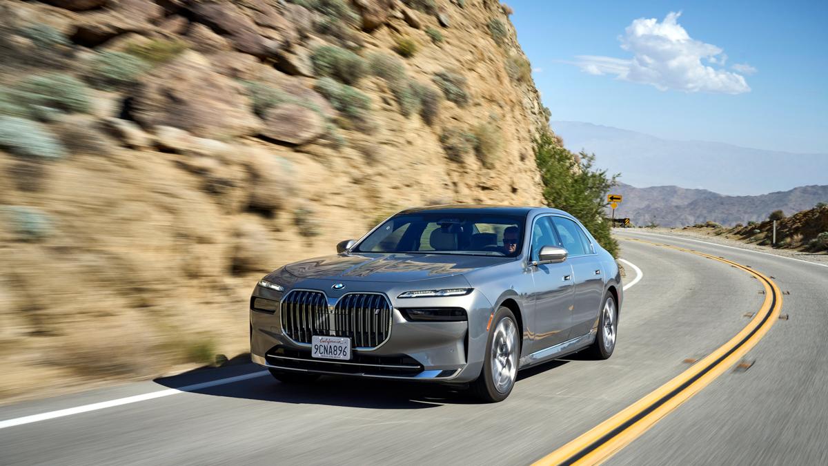 BMW i7 på vägen