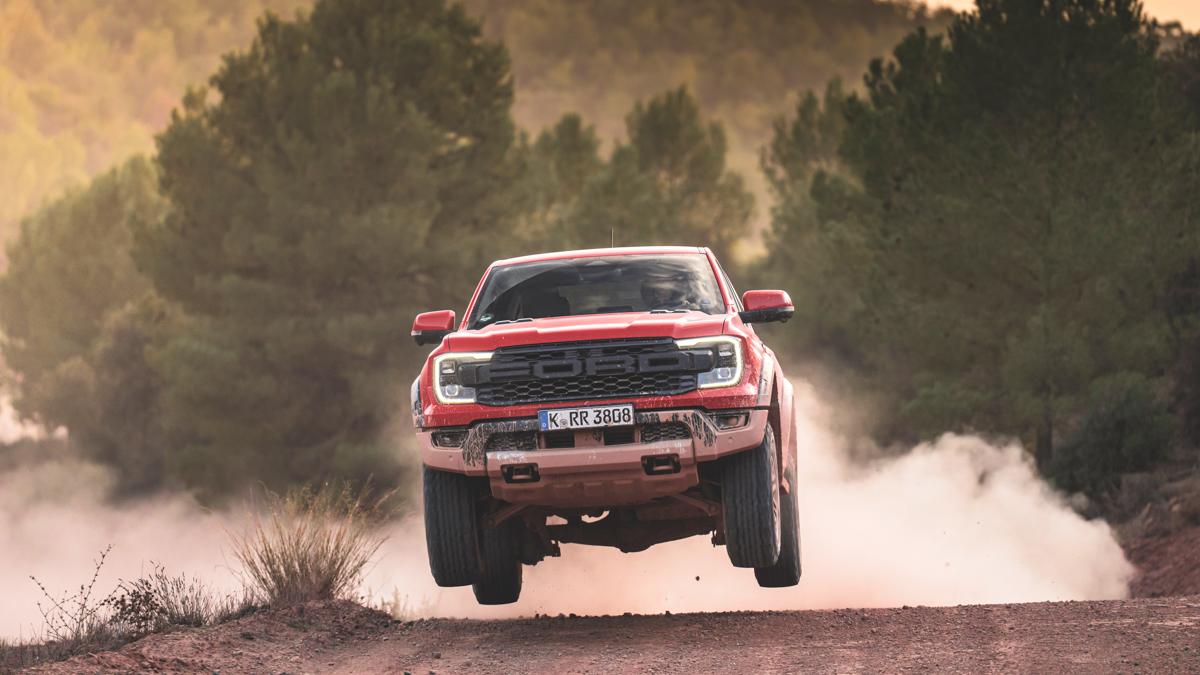 Ford Ranger Raptor hoppar