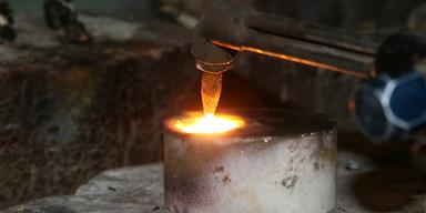 Efterfrågan på stål och aluminium är stor men priset på tillverkningen gör att USA missar racet.