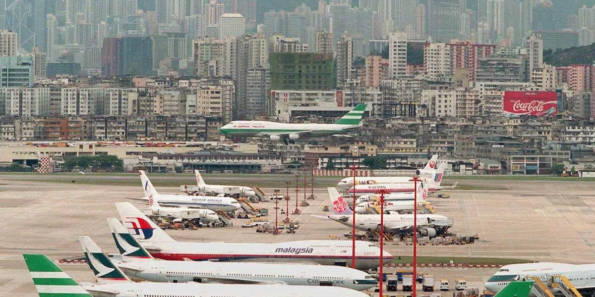 Tullen på Hongkongs internationella flygplats har gjort ett rekordstort beslag av smugglat guld. (David Wong-South China Morning Post/AP/TT)