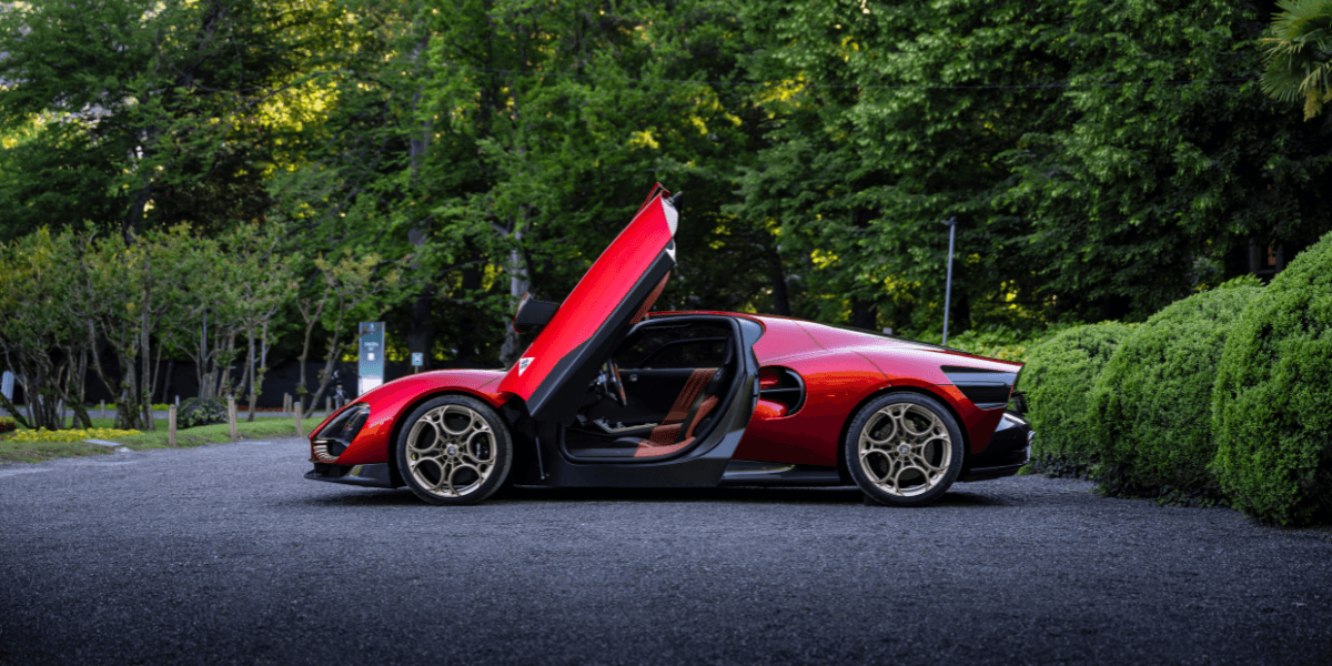 Alfa Romeo 33 Stradale med fantastiska dörrar. (Foto: Alfa Romeo)