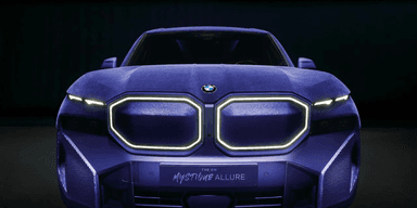 BMW:s XM har fått en flamboyant makeover av Naomi Campbell. (Foto: Domagoj Dukec, Instagram)