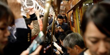 Tystnad är det som gäller i Japan kollektivtrafik