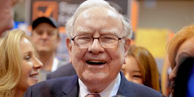 Warren Buffett har anledning att vara glad när Berkshire Hathaway-aktien fortsätter uppåt.