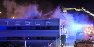 Även i Sverige har Tesla fått sig en brand eller två – här i ett nyinvigt servicecenter i Malmö