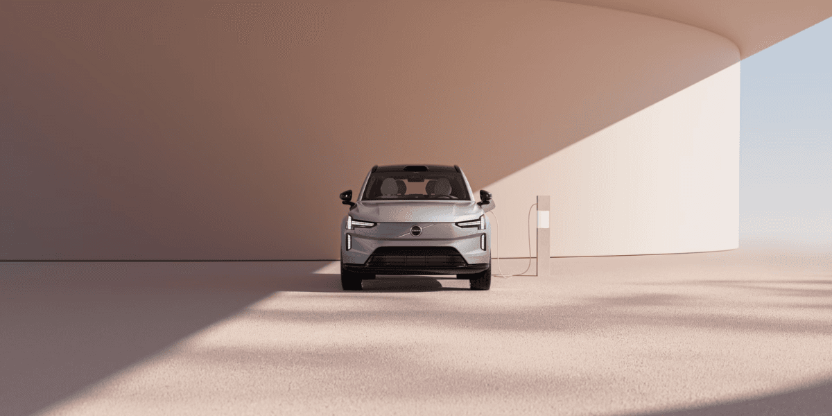 Alla som köper en Volvo EX90 kan via en qr-kod för information om batteriet. Där ska det då också finnas information om batteriets skick. Även den informationen ska biltillverkarna tvingas ge ifrån sig till bilägarna i den nya batterilagstiftningen som EU fastslagit. (Foto: Volvo)