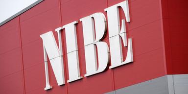 Värmepumpsbolaget Nibe faller ordentligt på tisdagsbörsen sedan analysfirman Barclys kapat både försäljningsprognoser och riktkurs för bolaget.