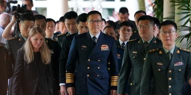 “De kommer att krossas till bitar och möta sin egen undergång”, sa Kina försvarsminister