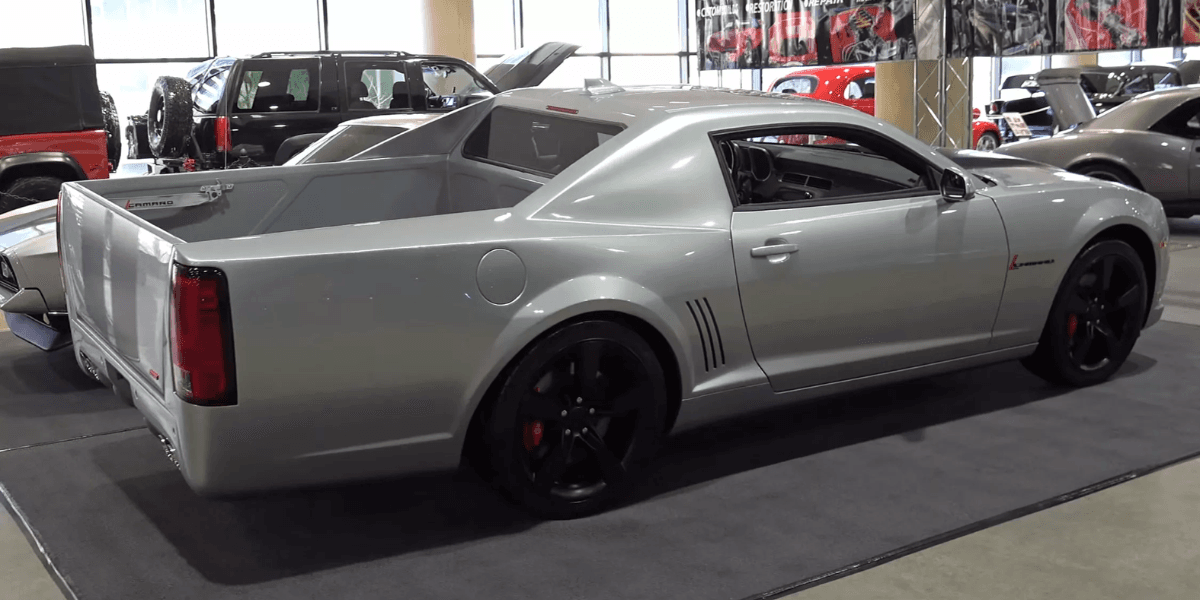 En L Camaro. Muskelbilen som byggdes om till en pickup. (Foto: ScottieDTV / YouTube)