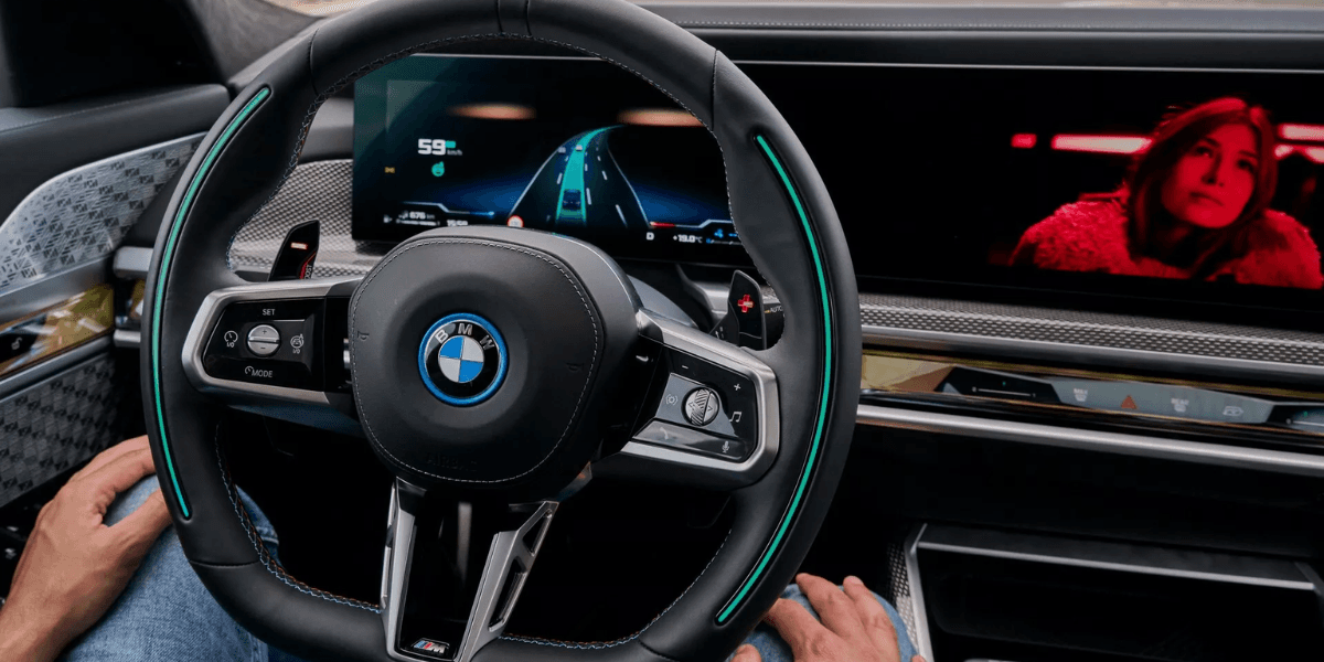 Kolla lite Netflix medan "du" kör? Det är typ verklighet nu. (Foto: BMW)