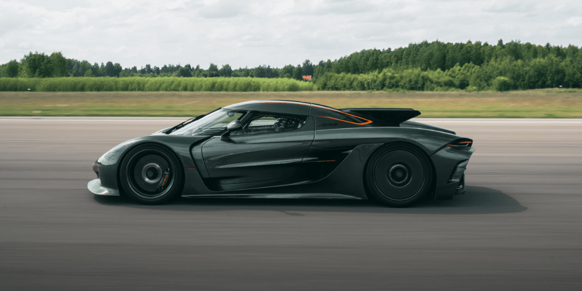 Yes! Världsrekord igen. Vår svenska superbil slog sig själva. (Foto: Koenigsegg)