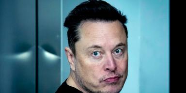 Bill Gates tycker att Elon Musk borde öppna plånboken mer.