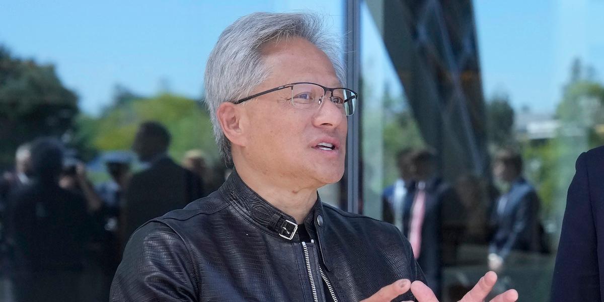 Bilden föreställer Jensen Huang, vd för Nvidia. Företagets aktie har redan fördubblats i värde i år, men analytiker tror den kan nå ännu högre.