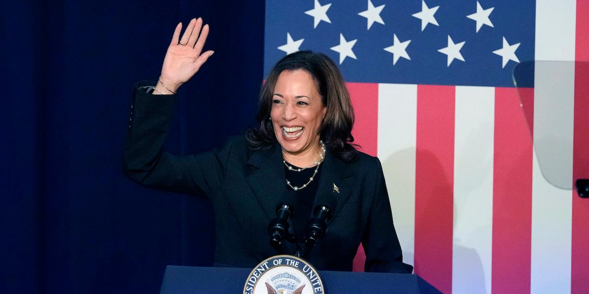 Kamala Harris, USA:s vicepresident. Biden ställer sig nu bakom Harris.