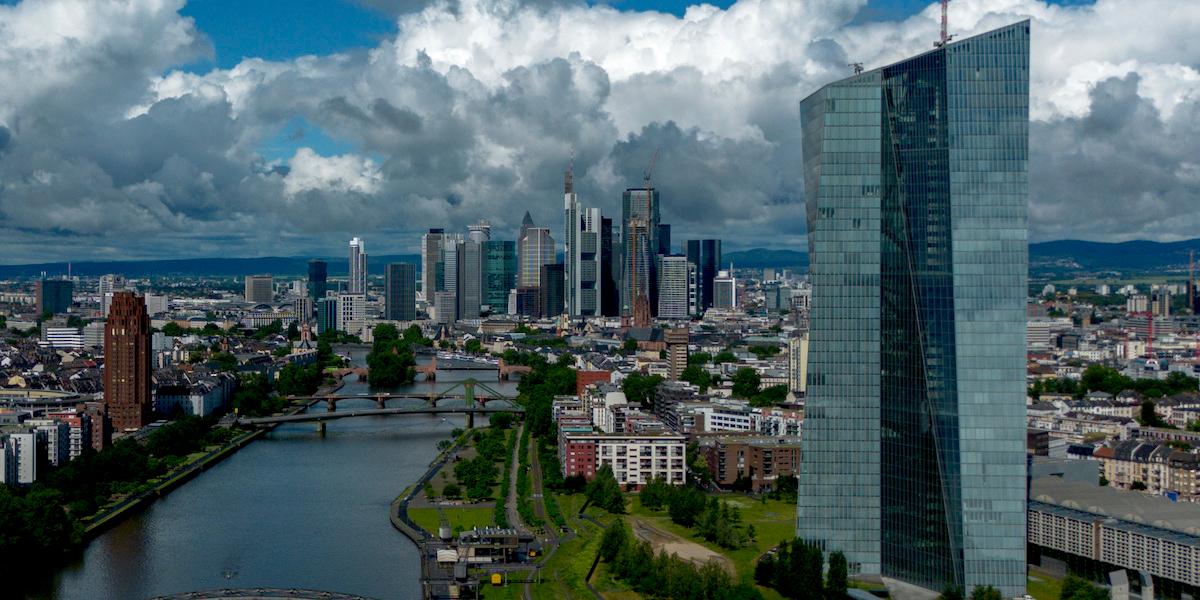 ECB skjuter upp sin utredning efter högljudd kritik
