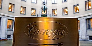 Carnegies fonder visar sämre resultat där jättefonderna sjunker mest.
