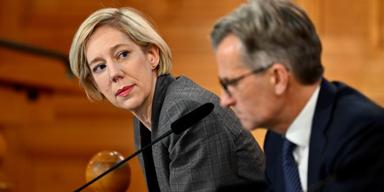 Anna Breman och Erik Thedéen, båda medlemmar i Riksbankens direktion.