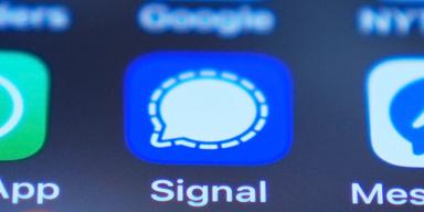 Den pinsamma gruppchatten fördes på plattformen Signal.