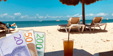 Turister i Mexiko får nu mer för pengarna. Den mexikanska peson har tappat närmare 25 procent mot kronan det senaste året, vilket gör landet till ett av de mest prisvärda resmålen för svenskar. (Foto: Unsplash/canva)