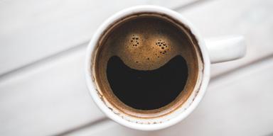 Det har tveklöst sett ljusare ut för världens koffeinister. Allt är dock inte nattsvart. Forskning visar nämligen att kaffe kan göra riktigt gott för din mage.