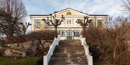 Nu kan du bli granne med kungen