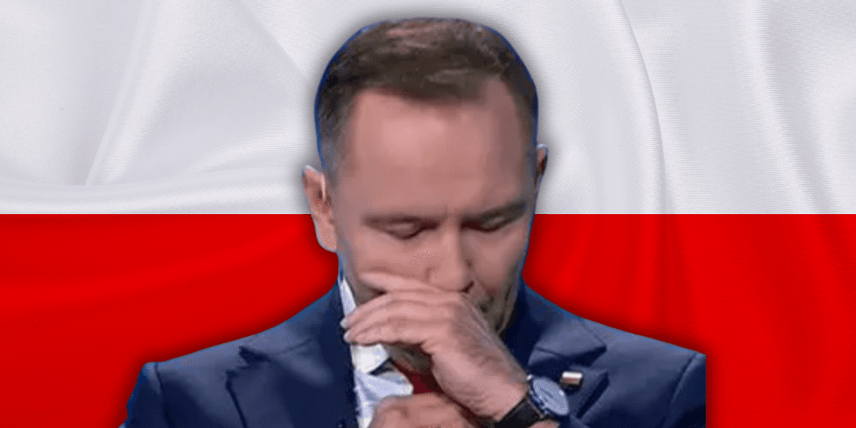 I Polen är snus förbjudet. Ändå valde Karol Nawrocki att pilla in en prilla under en Tv-debatt. (Foto: Polska TV24)