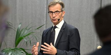 Riksbankschef Erik Thedéen och övriga i direktionen fock mycket att tänka på när siffrorna för den svenska inflationen i april offentliggjordes nu på morgonen.