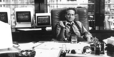 Skådespelaren Michael Douglas som den klassiska filmkaraktären Gordon Gecko i filmen Wall street från 1987.